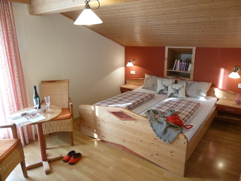 Готель Gastehaus Fischer Eschlkam Екстер'єр фото